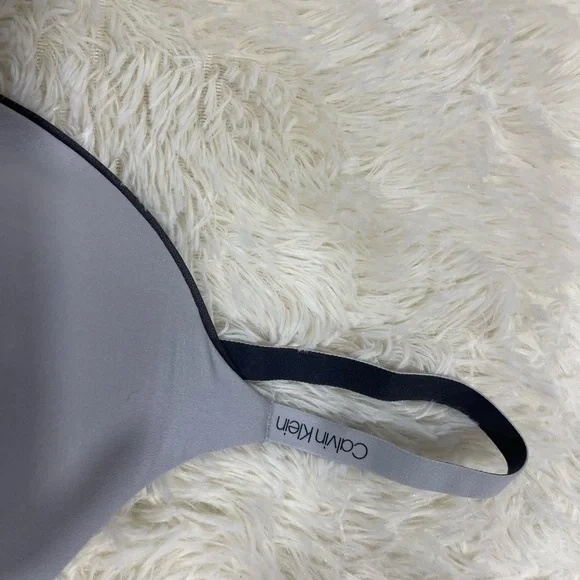 Calvin Klein Gray Seamless Bra with Adjustable Straps - Picture 3 of 4